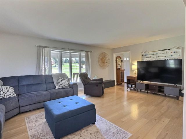 1785 CROWN DRIVE, Oshkosh, WI 54904