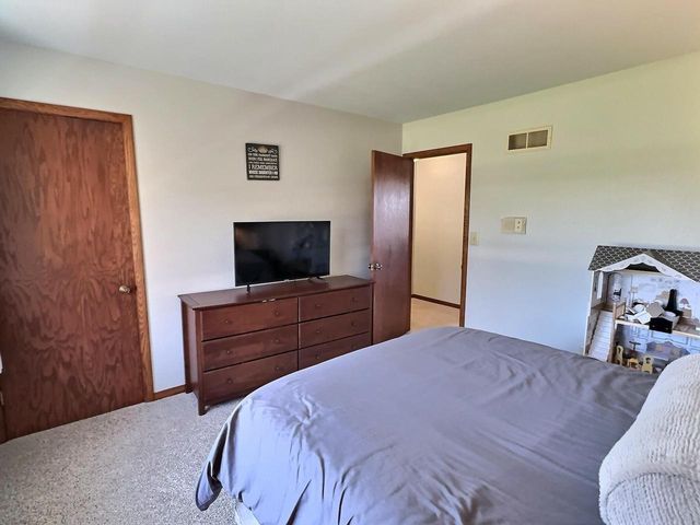 1785 CROWN DRIVE, Oshkosh, WI 54904