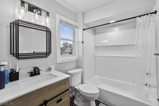 121 Myrtle St, Roselle Boro, NJ 07203