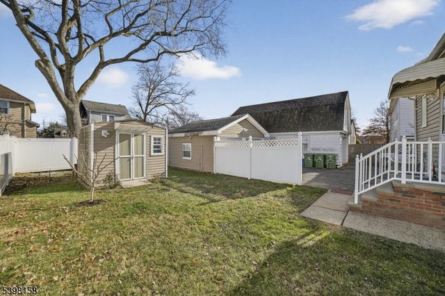 121 Myrtle St, Roselle Boro, NJ 07203