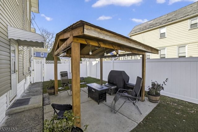 121 Myrtle St, Roselle Boro, NJ 07203