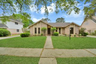 2818 Colonial Drive, Sugar Land, TX 77479