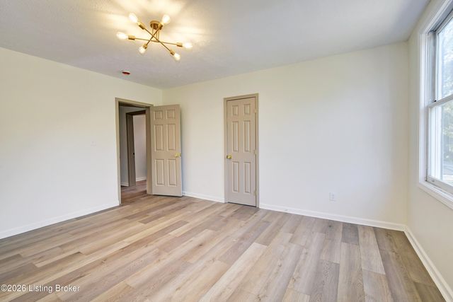 955 S 7th St, Louisville, KY 40203