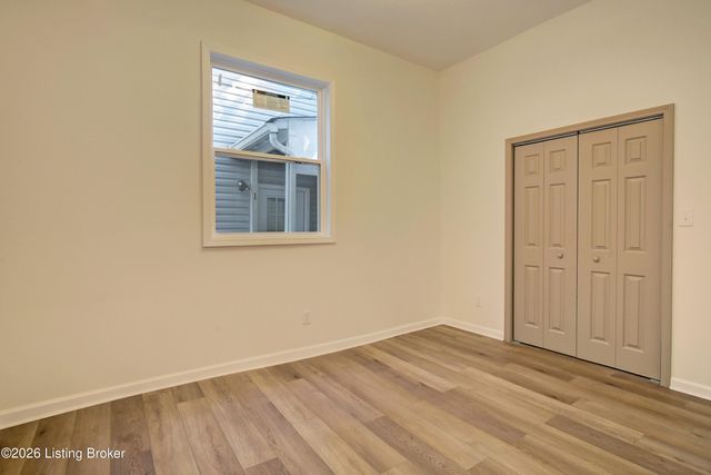 955 S 7th St, Louisville, KY 40203