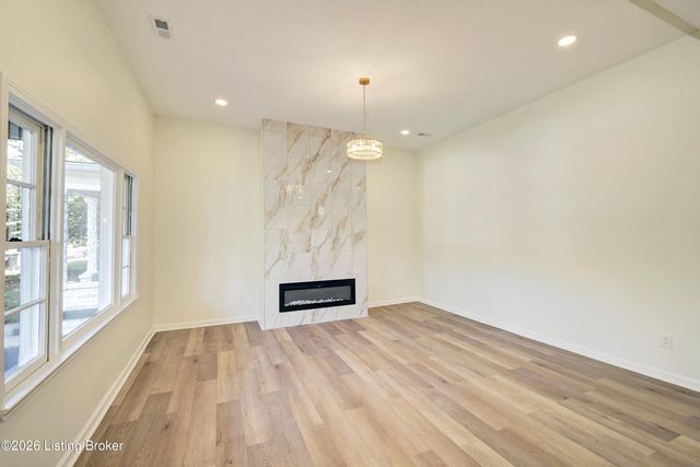 955 S 7th St, Louisville, KY 40203