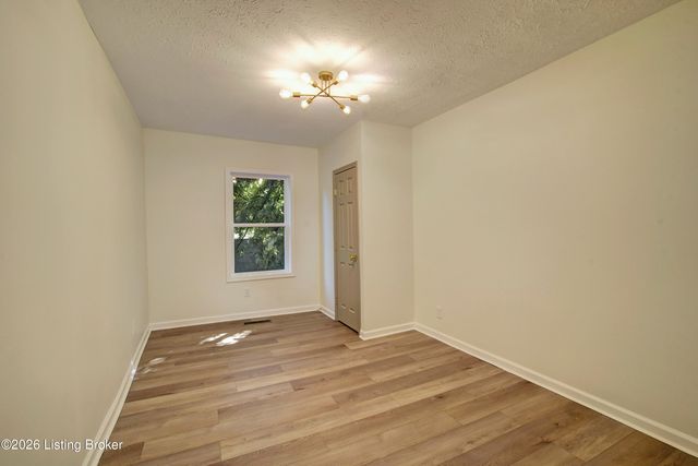 955 S 7th St, Louisville, KY 40203