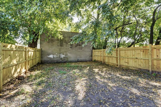 955 S 7th St, Louisville, KY 40203