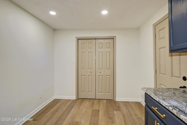 955 S 7th St, Louisville, KY 40203