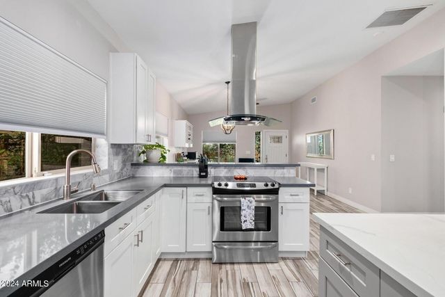 2647 E CONTENTION MINE Road, Phoenix, AZ 85032