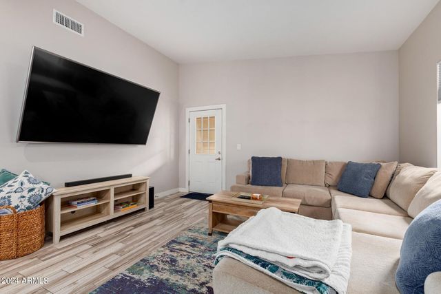 2647 E CONTENTION MINE Road, Phoenix, AZ 85032