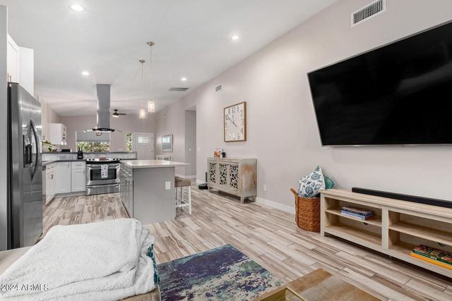 2647 E CONTENTION MINE Road, Phoenix, AZ 85032