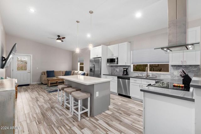 2647 E CONTENTION MINE Road, Phoenix, AZ 85032