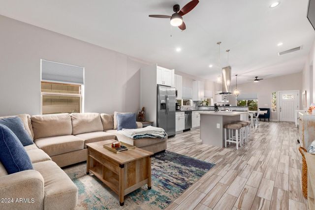 2647 E CONTENTION MINE Road, Phoenix, AZ 85032