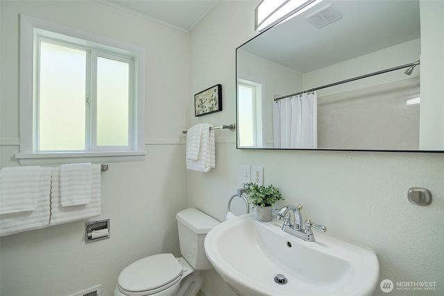 15524 Midvale Avenue N, Shoreline, WA 98133