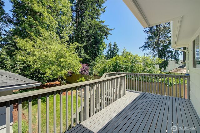15524 Midvale Avenue N, Shoreline, WA 98133