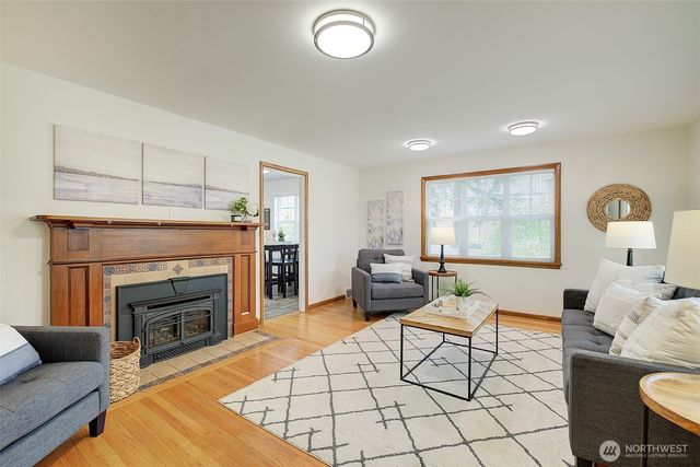 15524 Midvale Avenue N, Shoreline, WA 98133