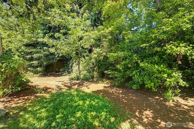 15524 Midvale Avenue N, Shoreline, WA 98133