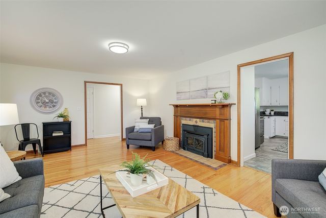 15524 Midvale Avenue N, Shoreline, WA 98133