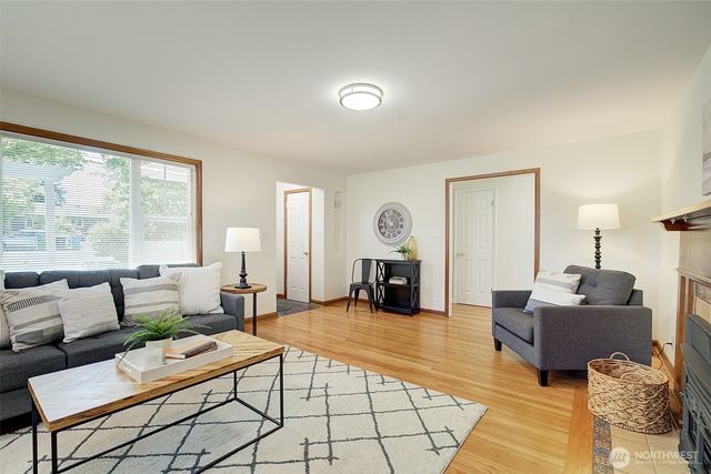 15524 Midvale Avenue N, Shoreline, WA 98133