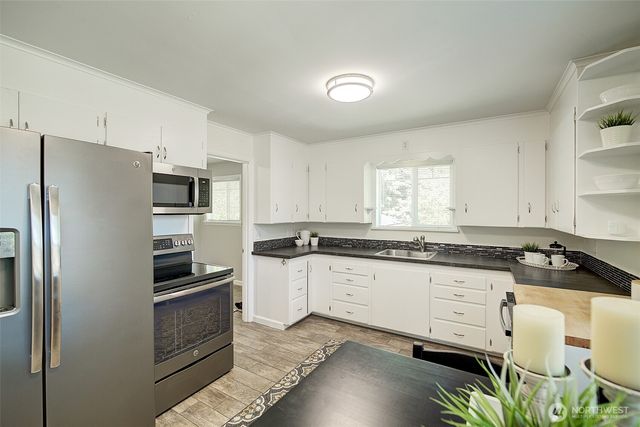 15524 Midvale Avenue N, Shoreline, WA 98133