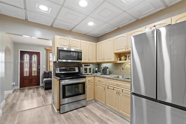 15600 NW 37th Pl, Miami Gardens, FL 33054