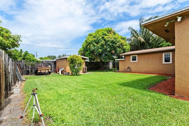 15600 NW 37th Pl, Miami Gardens, FL 33054