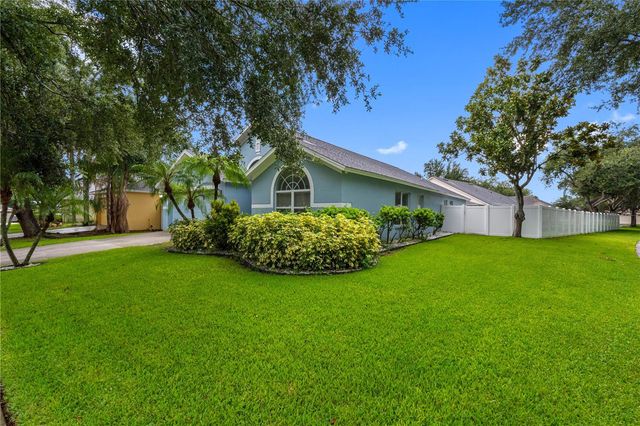 3306 PIN OAK LANE, Tampa, FL 33618