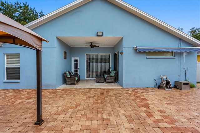 3306 PIN OAK LANE, Tampa, FL 33618