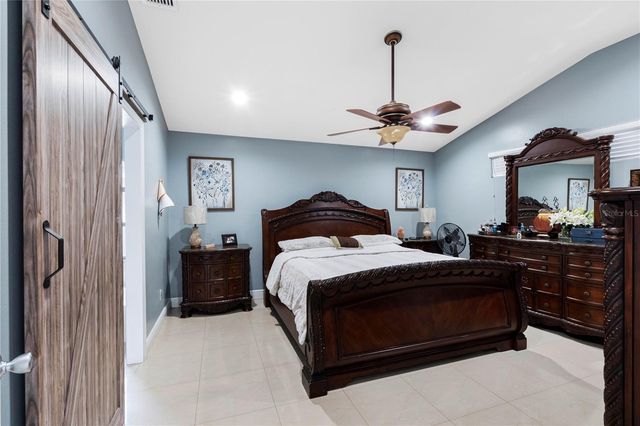 3306 PIN OAK LANE, Tampa, FL 33618