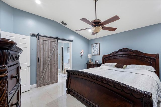 3306 PIN OAK LANE, Tampa, FL 33618