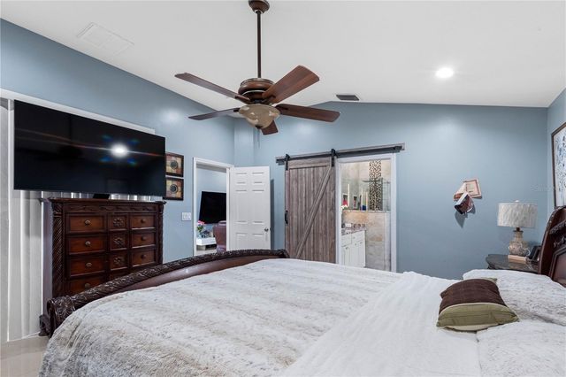 3306 PIN OAK LANE, Tampa, FL 33618