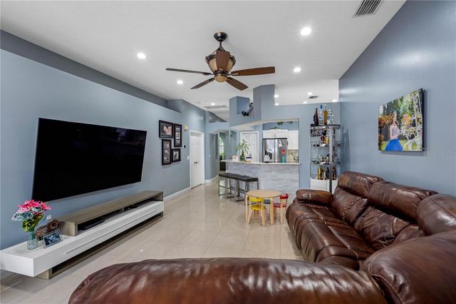 3306 PIN OAK LANE, Tampa, FL 33618