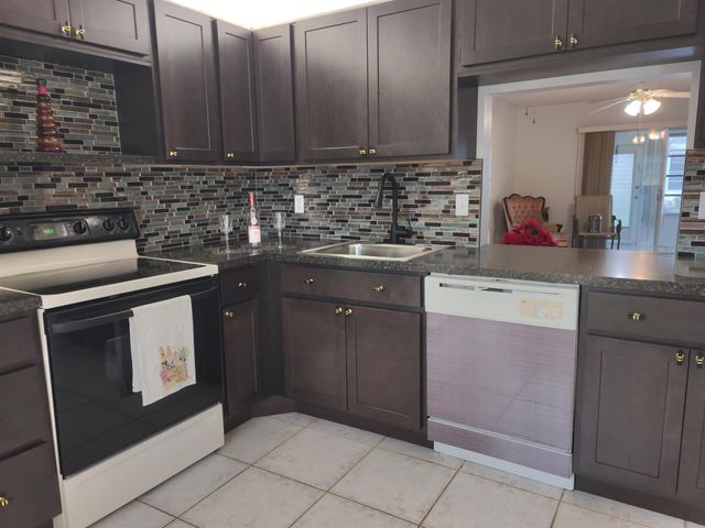 369 Bennington Lane, Lake Worth, FL 33467