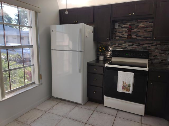 369 Bennington Lane, Lake Worth, FL 33467