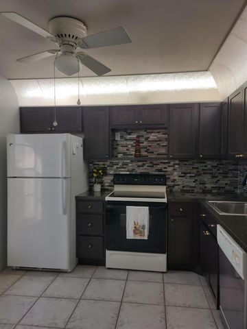 369 Bennington Lane, Lake Worth, FL 33467