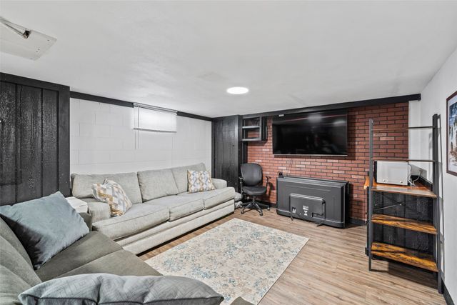 621 State Street, Dexter, IA 50070
