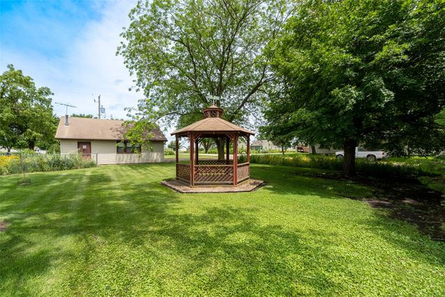 621 State Street, Dexter, IA 50070