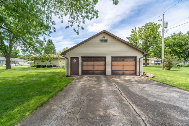 621 State Street, Dexter, IA 50070