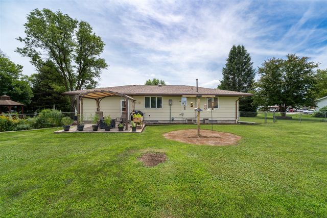 621 State Street, Dexter, IA 50070