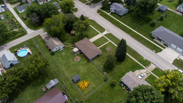 621 State Street, Dexter, IA 50070
