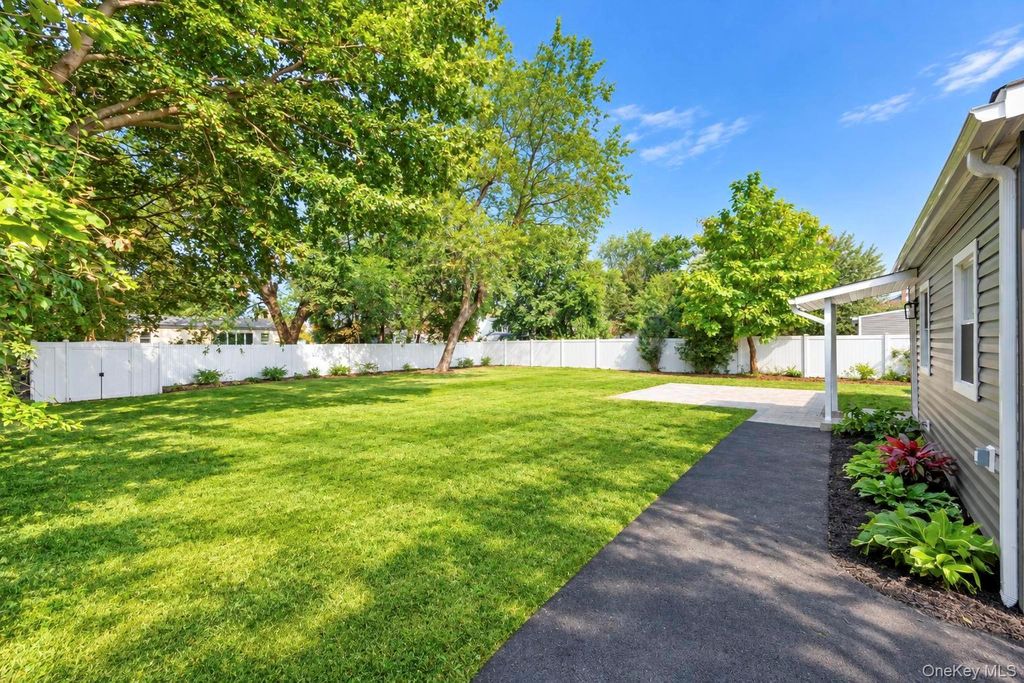 13 Patton Street, Brentwood, NY 11717 — photo 4