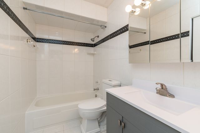 18001 Oak Park Avenue D, Tinley Park, IL 60477