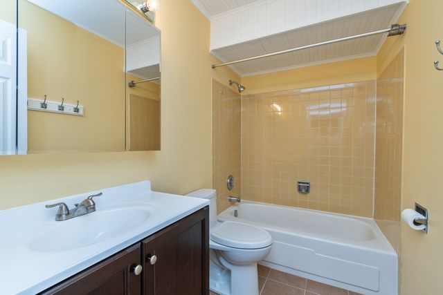18001 Oak Park Avenue D, Tinley Park, IL 60477