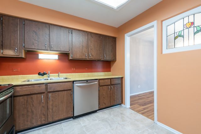18001 Oak Park Avenue D, Tinley Park, IL 60477