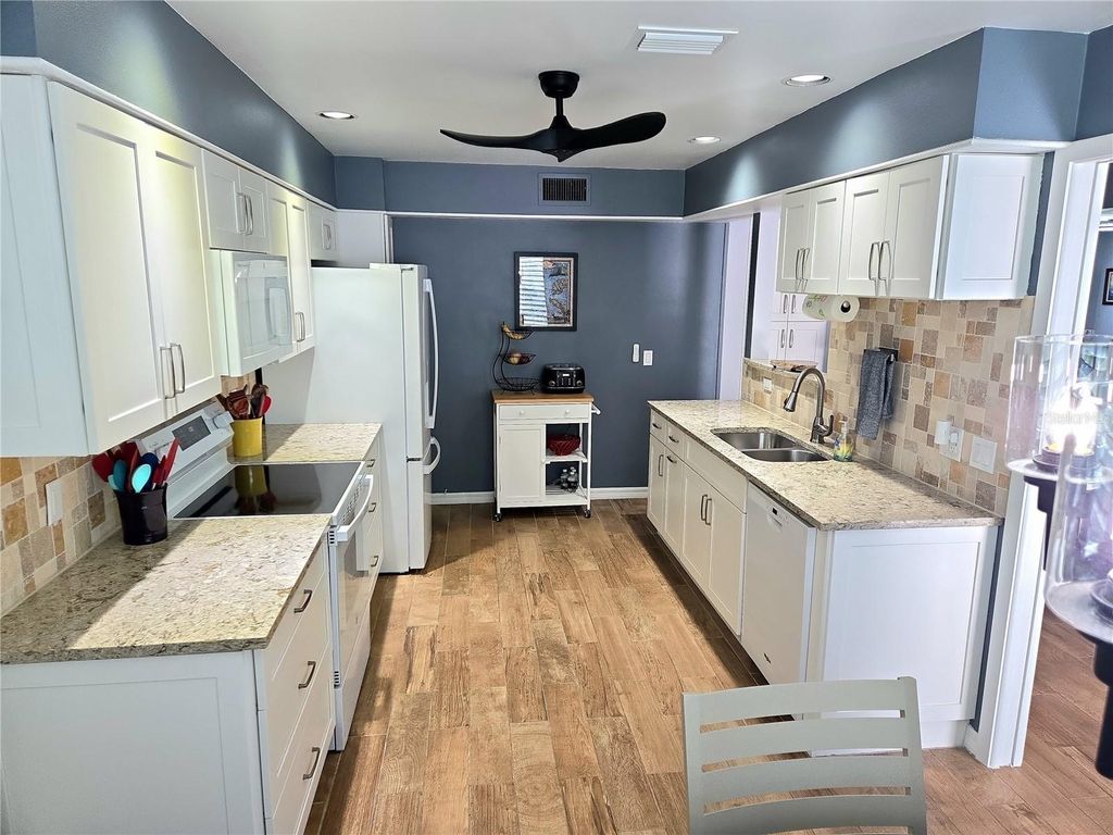3411 52ND AVENUE CIR W, BRADENTON, FL 34210 — photo 4