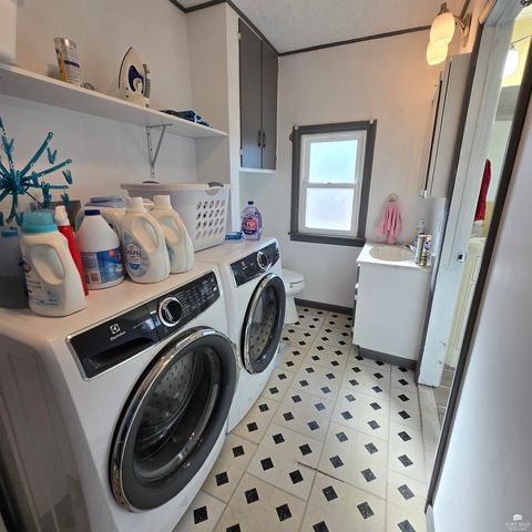 2260 Fair Road, Abilene, KS 67410