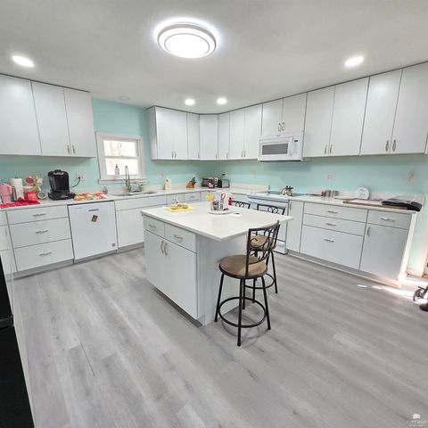 2260 Fair Road, Abilene, KS 67410