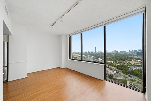 15 Greenway Plaza 25J, Houston, TX 77046