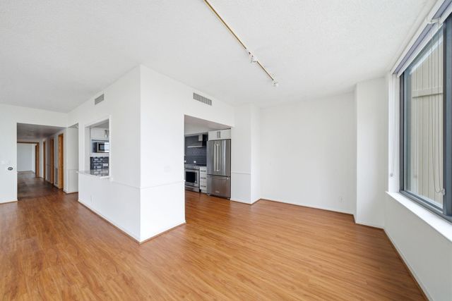 15 Greenway Plaza 25J, Houston, TX 77046