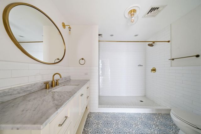 15 Greenway Plaza 25J, Houston, TX 77046
